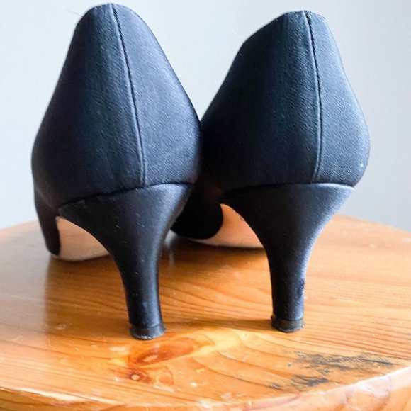 Vintage Manolo Blahnik Black Satin Classic Kitten Heel Heels w Bow Accent 37 - Picture 8 of 11